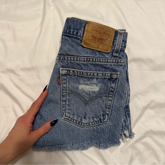 Levi’s 550 distressed shorts for summer - Picture 8 of 12